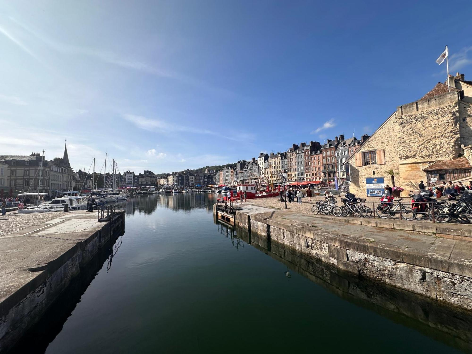 Nid D'amour Sous Les Toits ! * Honfleur