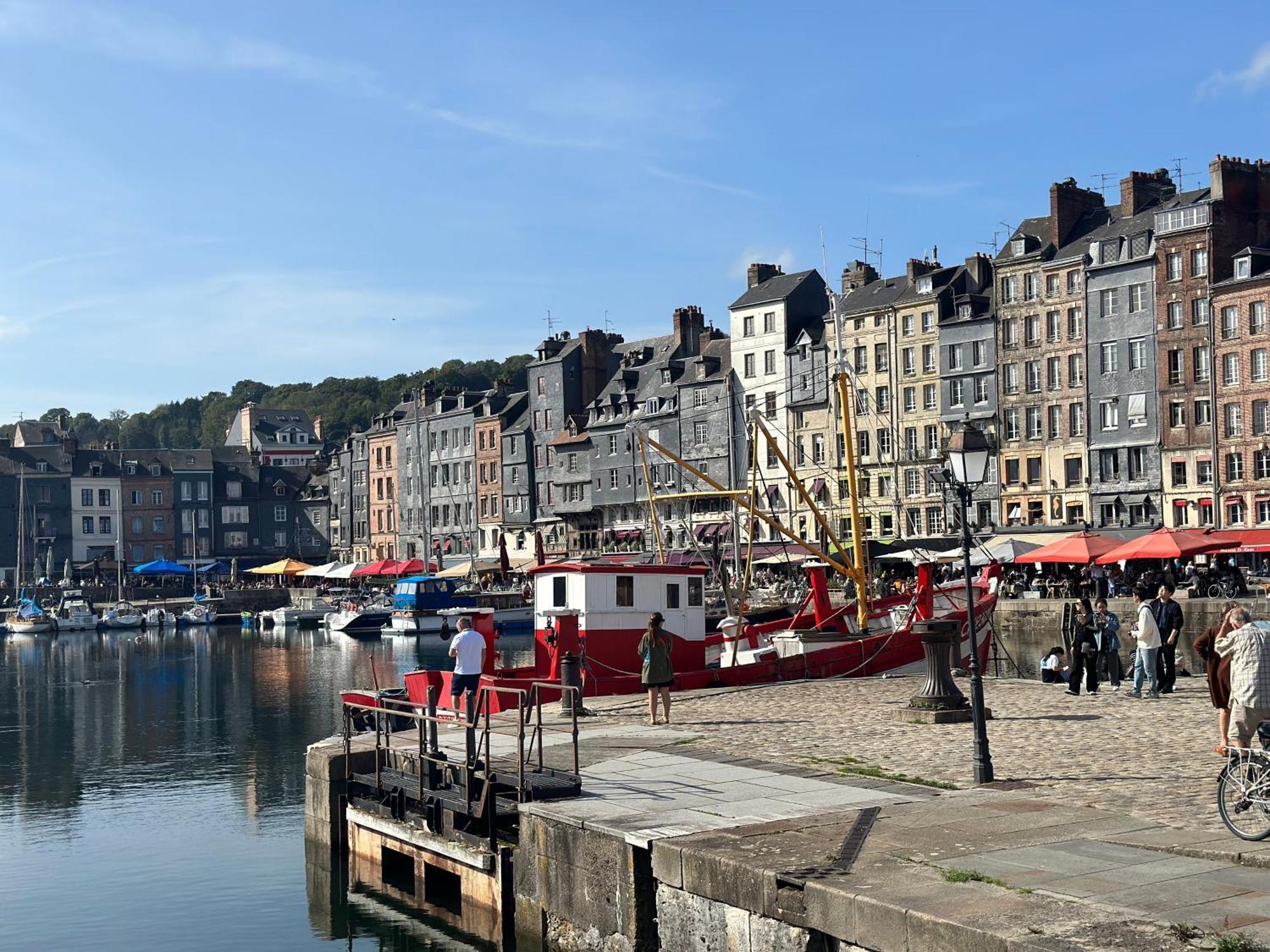 Nid D'amour Sous Les Toits ! * Honfleur